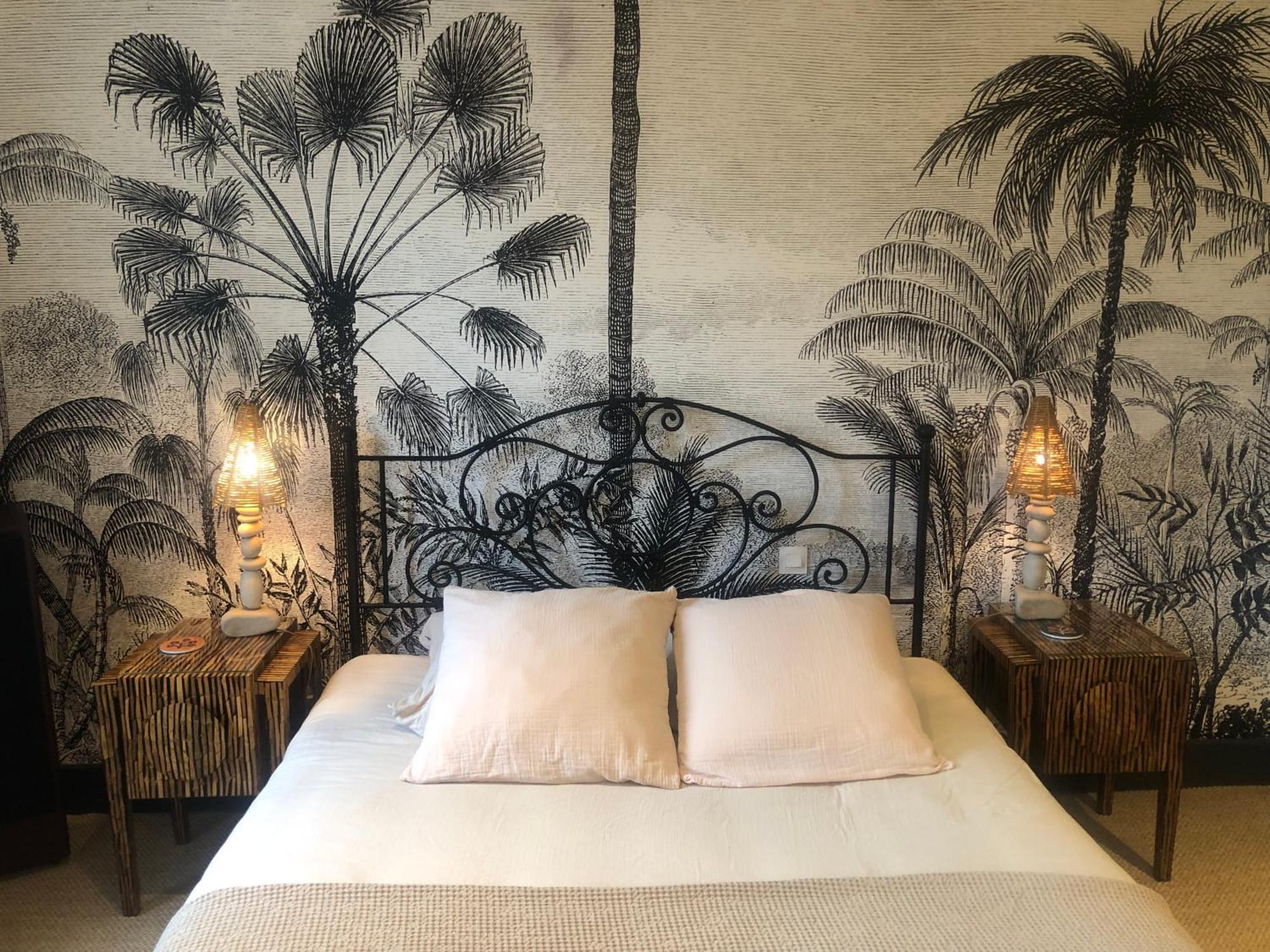L'Heure Bleue Bed and Breakfast Saintes Eksteriør billede
