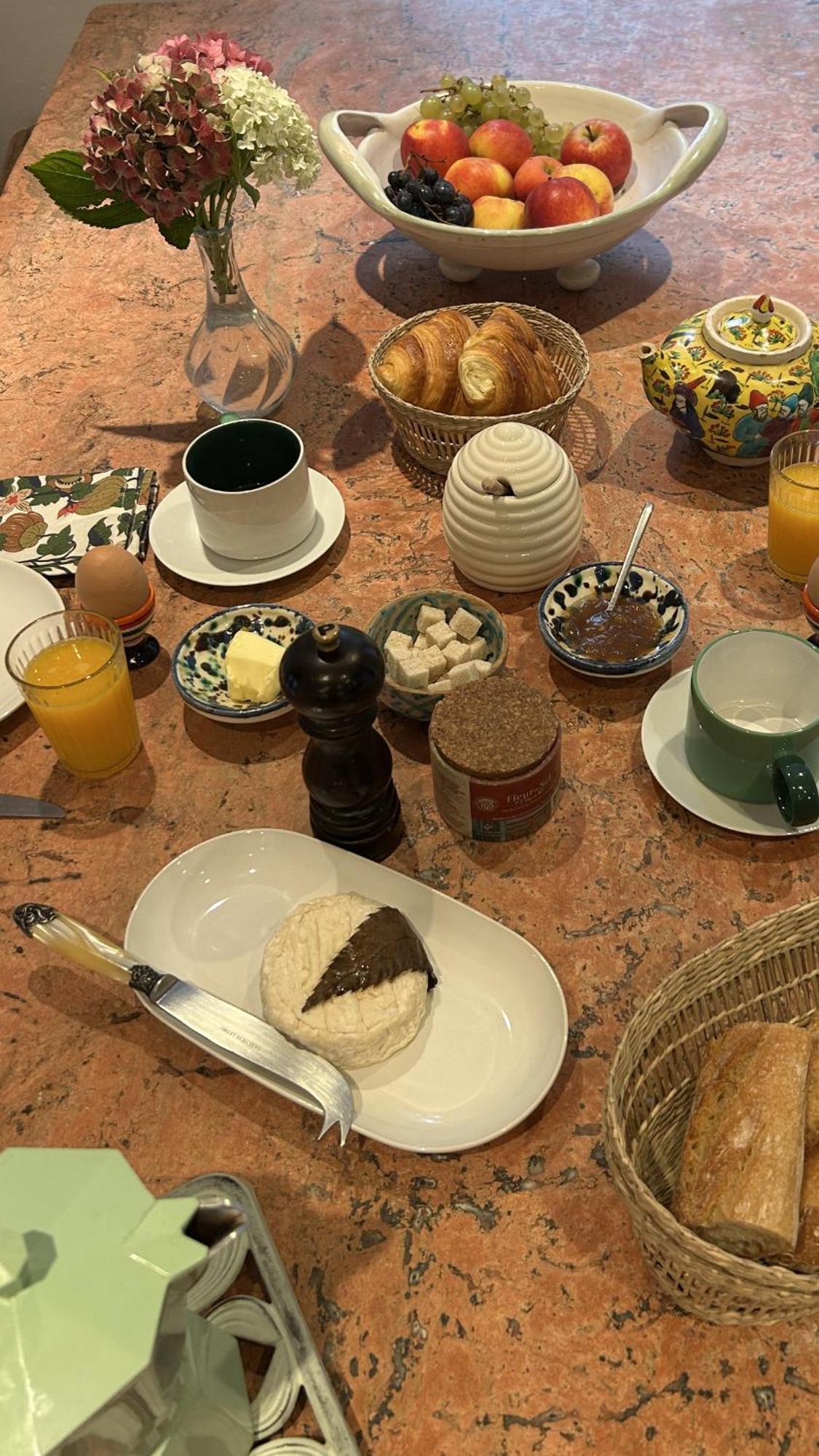L'Heure Bleue Bed and Breakfast Saintes Eksteriør billede