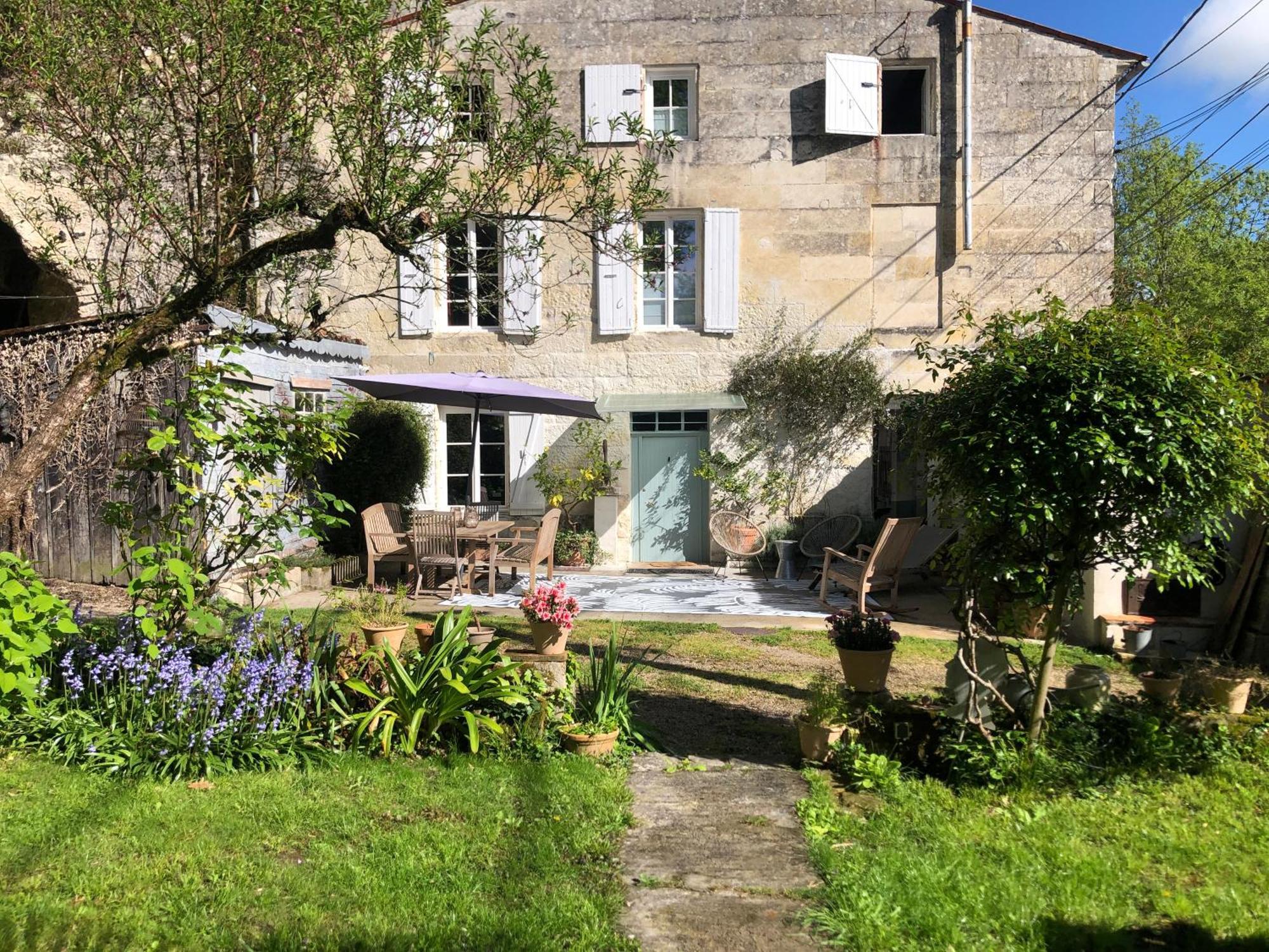 L'Heure Bleue Bed and Breakfast Saintes Eksteriør billede